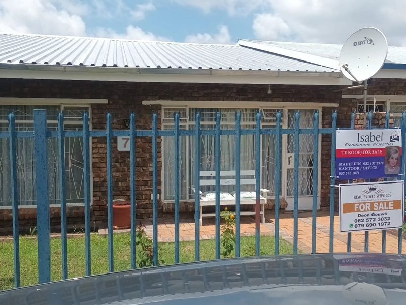 JUST PERFECT - Photo 3