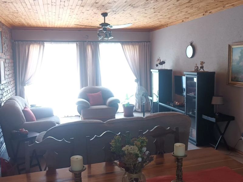 JUST PERFECT - Photo 8