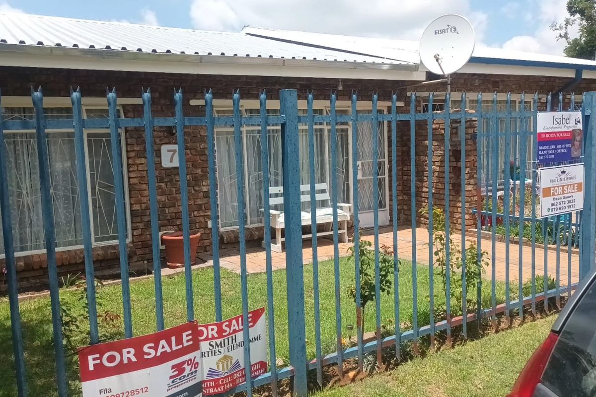 JUST PERFECT - Photo 4