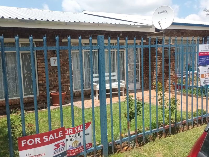 JUST PERFECT - Photo 4