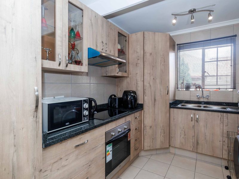 Discover Modern Elegance in the Heart of Edenglen - Photo 10