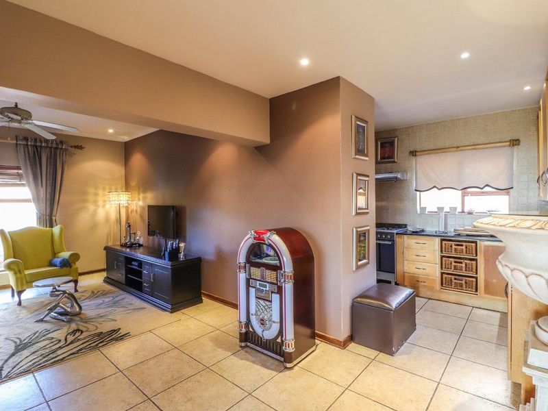 3 BEDROOM FAMILY HOME FOR SALE IN SOVEREIGN PARK - Photo 9