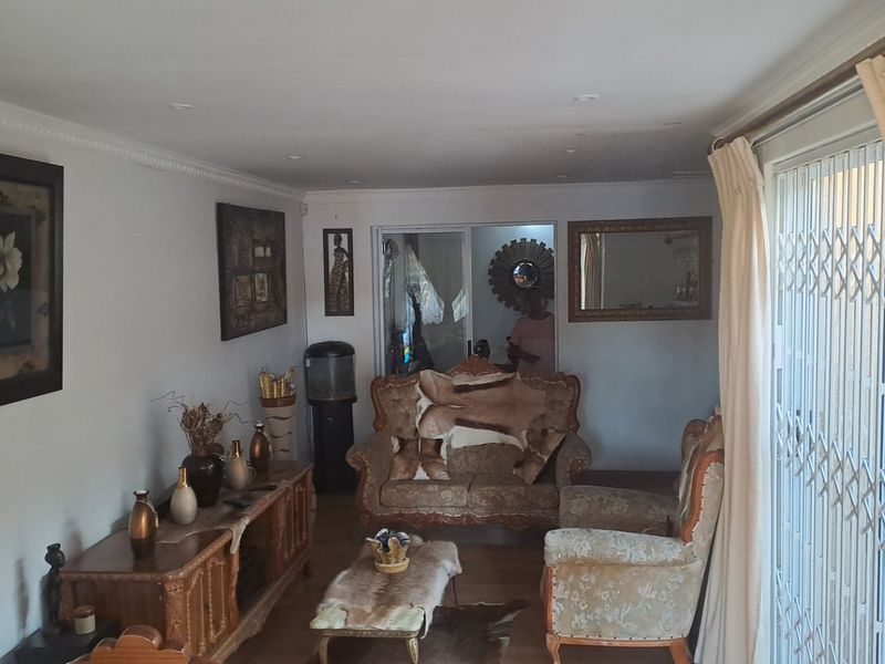 HOUSE FOR SALE SUMMERGREENS - Photo 2