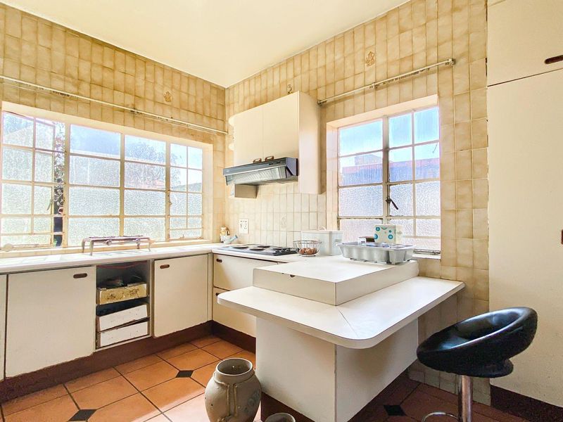 UNDER CONSTRUCTION, Double Story,Face brick, corner house, with swimming pool. - Photo 8