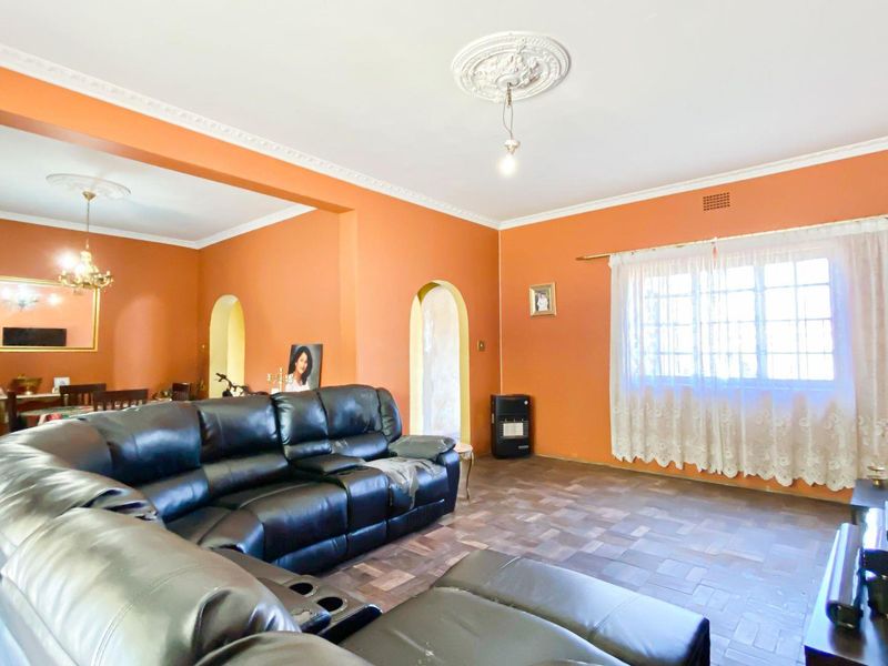 UNDER CONSTRUCTION, Double Story,Face brick, corner house, with swimming pool. - Photo 7