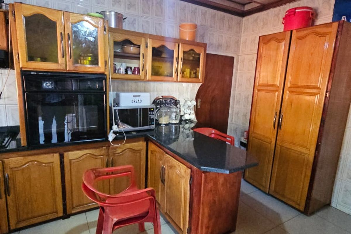4  Bedroom  house  for Sale in  Thohoyandou Q - Photo 4
