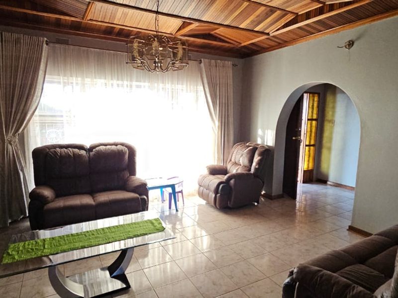 4  Bedroom  house  for Sale in  Thohoyandou Q - Photo 7