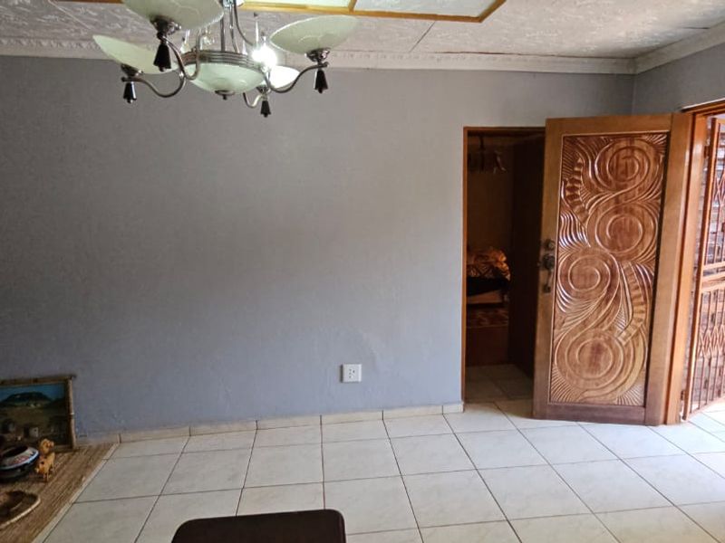 4  Bedroom  house  for Sale in  Thohoyandou Q - Photo 6