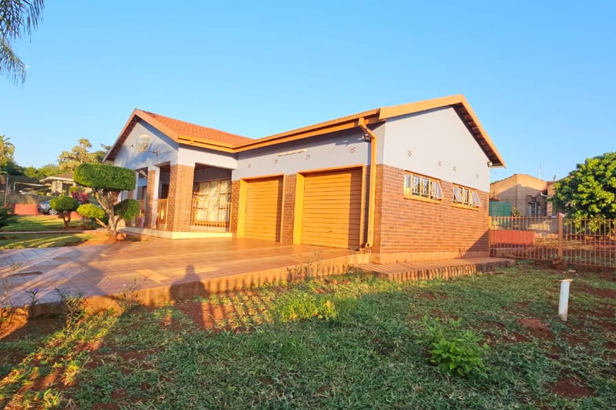 4  Bedroom  house  for Sale in  Thohoyandou Q - Photo 2