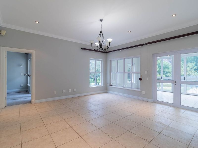 STUNNING 4 BEDROOM HOME WITH EXTRA 6000SQM TO BE DEVELOPED FOR SALE IN BEDFORDVIEW - Photo 8