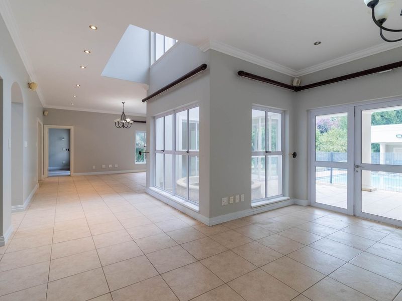 STUNNING 4 BEDROOM HOME WITH EXTRA 6000SQM TO BE DEVELOPED FOR SALE IN BEDFORDVIEW - Photo 6