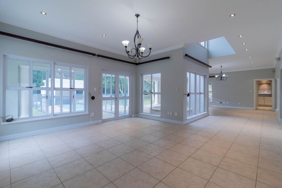 STUNNING 4 BEDROOM HOME WITH EXTRA 6000SQM TO BE DEVELOPED FOR SALE IN BEDFORDVIEW - Photo 3