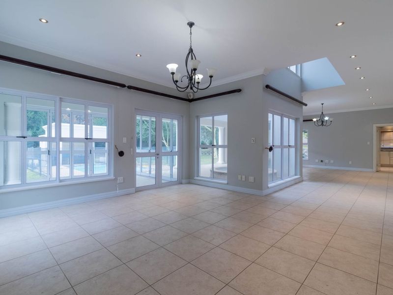 STUNNING 4 BEDROOM HOME WITH EXTRA 6000SQM TO BE DEVELOPED FOR SALE IN BEDFORDVIEW - Photo 3