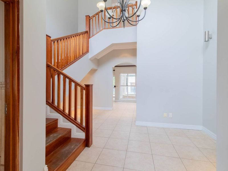 STUNNING 4 BEDROOM HOME WITH EXTRA 6000SQM TO BE DEVELOPED FOR SALE IN BEDFORDVIEW - Photo 6