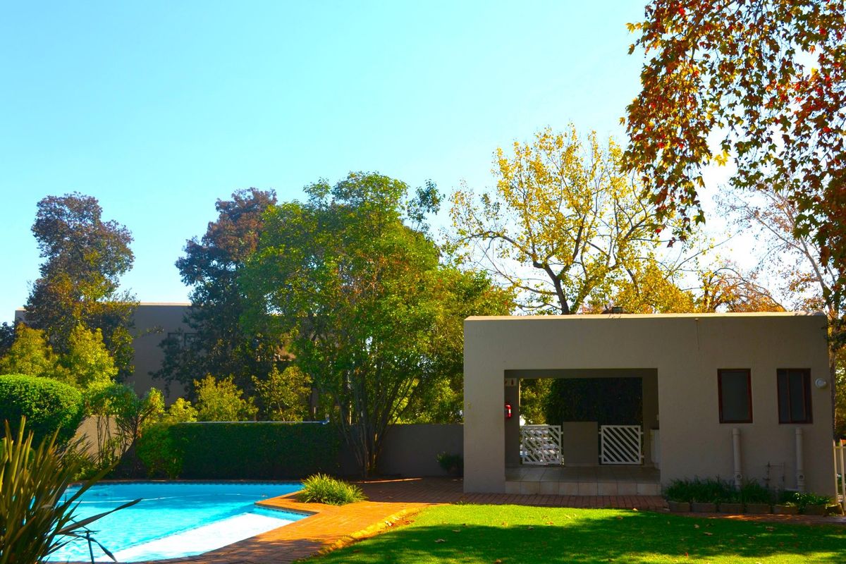 Two Bed Two Bath Upper Level Townhouse For Sale at Braemore - Photo 4