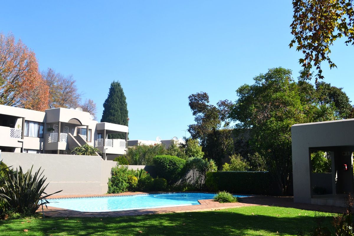 Two Bed Two Bath Upper Level Townhouse For Sale at Braemore - Photo 3