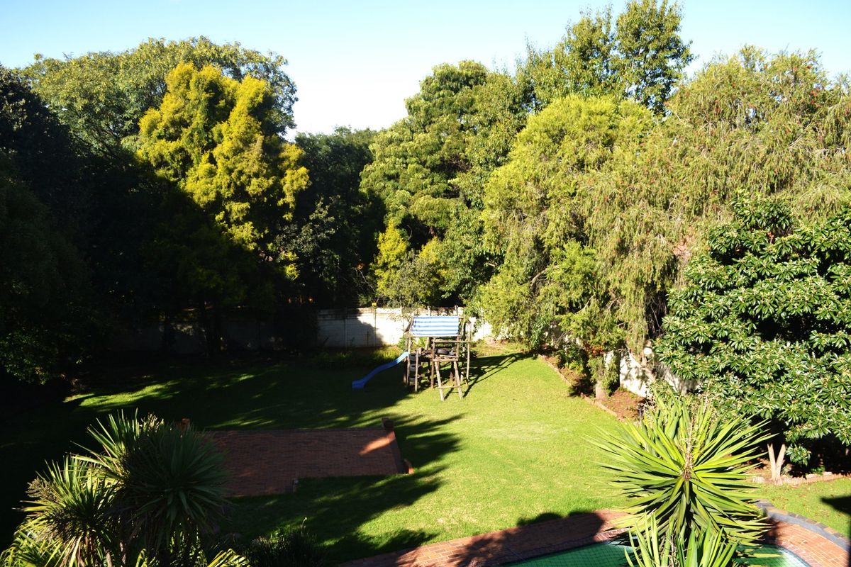 5 Bedroom Residence For Sale in Hillel Avenue, Northcliff - Photo 4