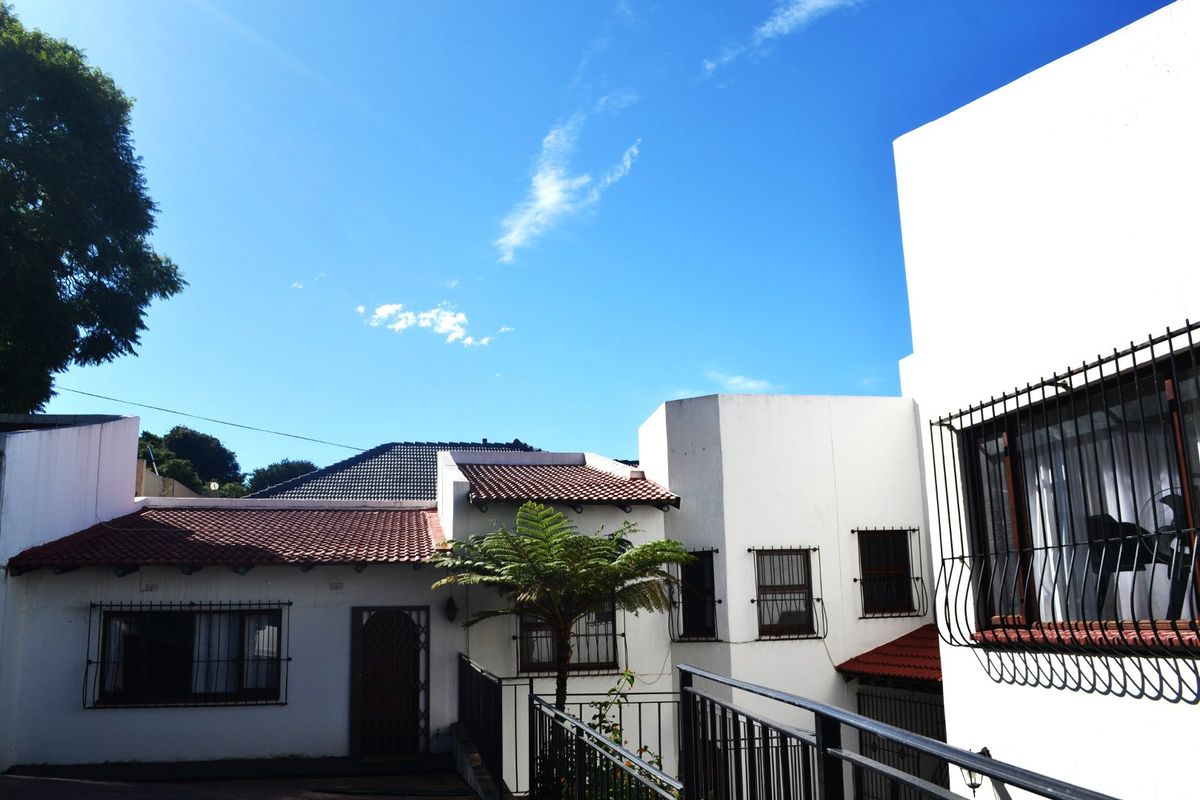 5 Bedroom Residence For Sale in Hillel Avenue, Northcliff - Photo 3