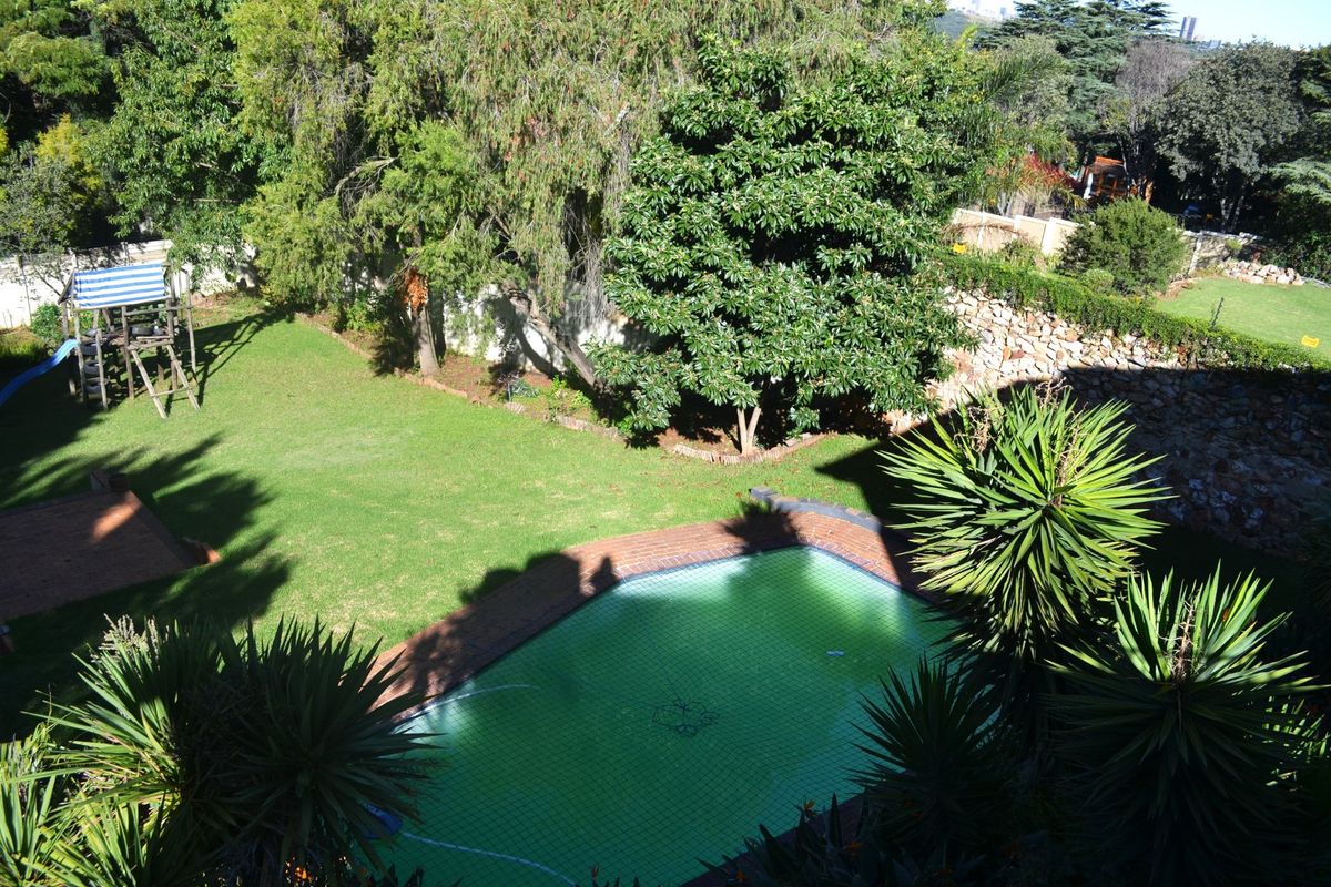 5 Bedroom Residence For Sale in Hillel Avenue, Northcliff - Photo 2