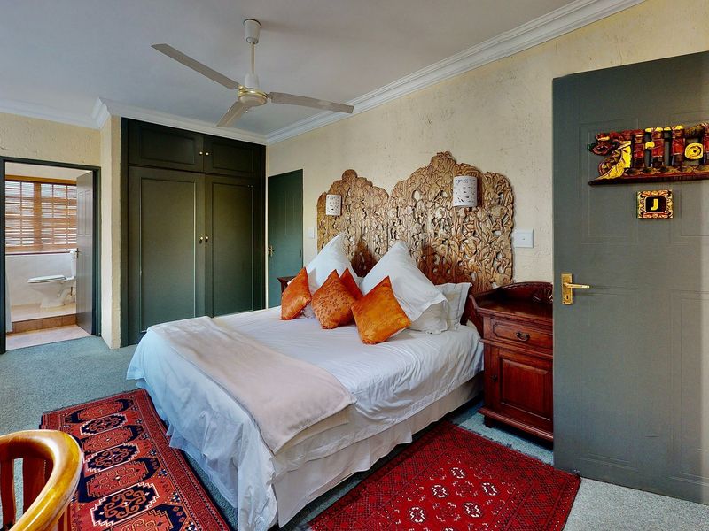 One en-suite bedroom to Let at posh establishment in  Bryanston - Photo 1