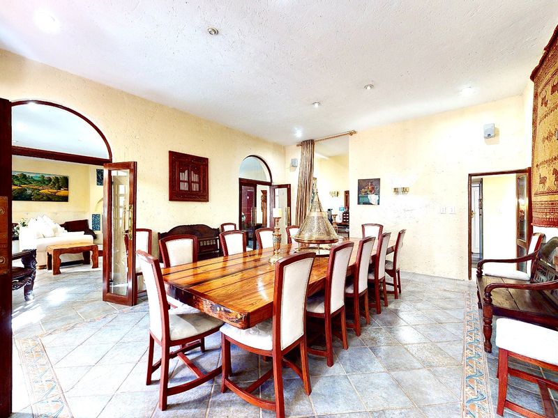 One en-suite bedroom to Let at posh establishment in  Bryanston - Photo 6