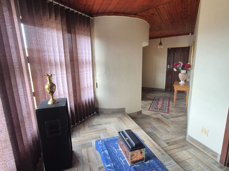 5 Bedroom House for sale in Mobeni Heights - Photo 10