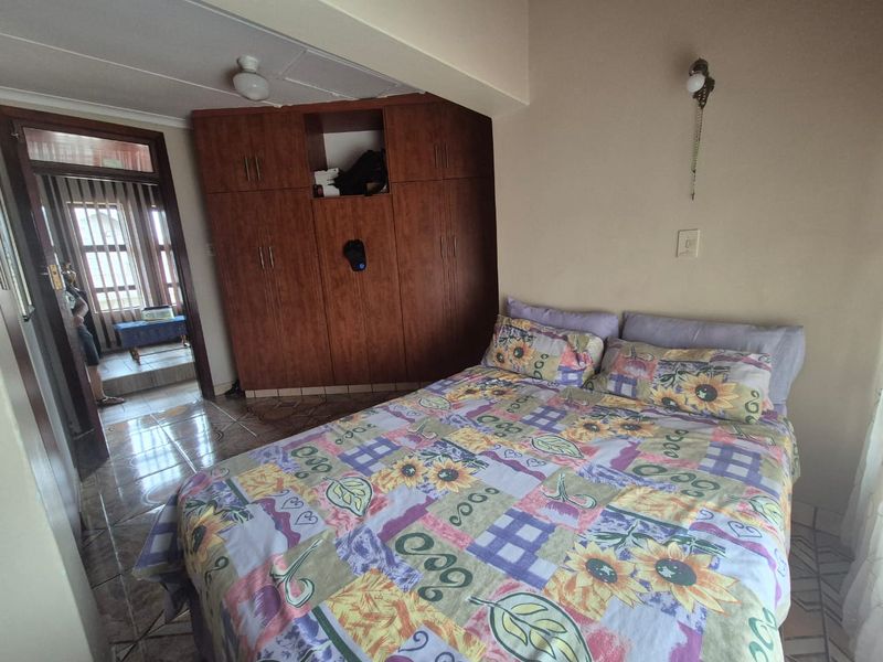 5 Bedroom House for sale in Mobeni Heights - Photo 9