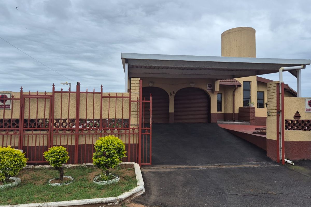 5 Bedroom House for sale in Mobeni Heights - Photo 4