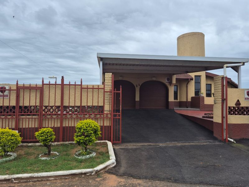 5 Bedroom House for sale in Mobeni Heights - Photo 4
