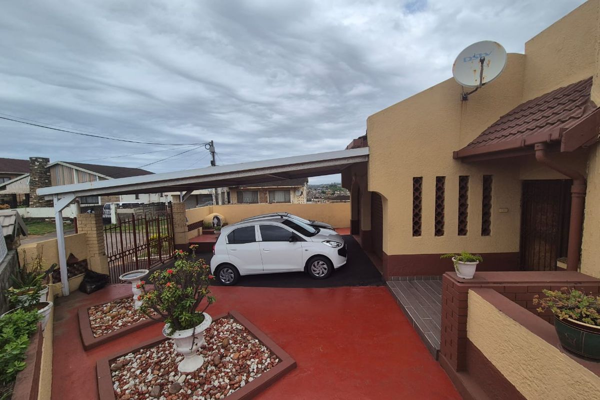 5 Bedroom House for sale in Mobeni Heights - Photo 3