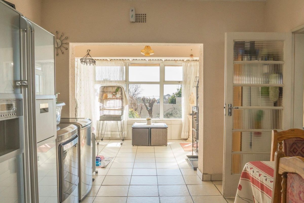 The most popular street in the SUBURB of SOLHEIM, lies this magnificent property with good views. - Photo 5