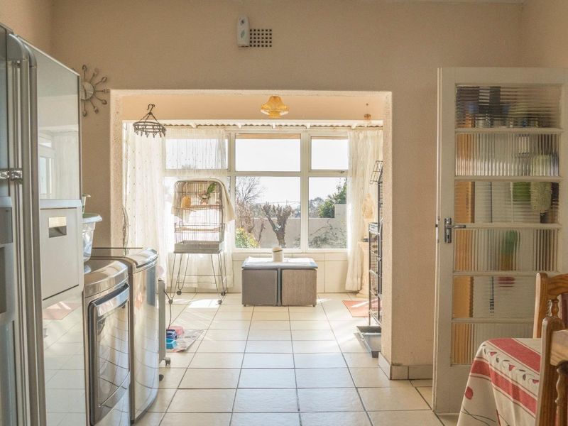 The most popular street in the SUBURB of SOLHEIM, lies this magnificent property with good views. - Photo 5