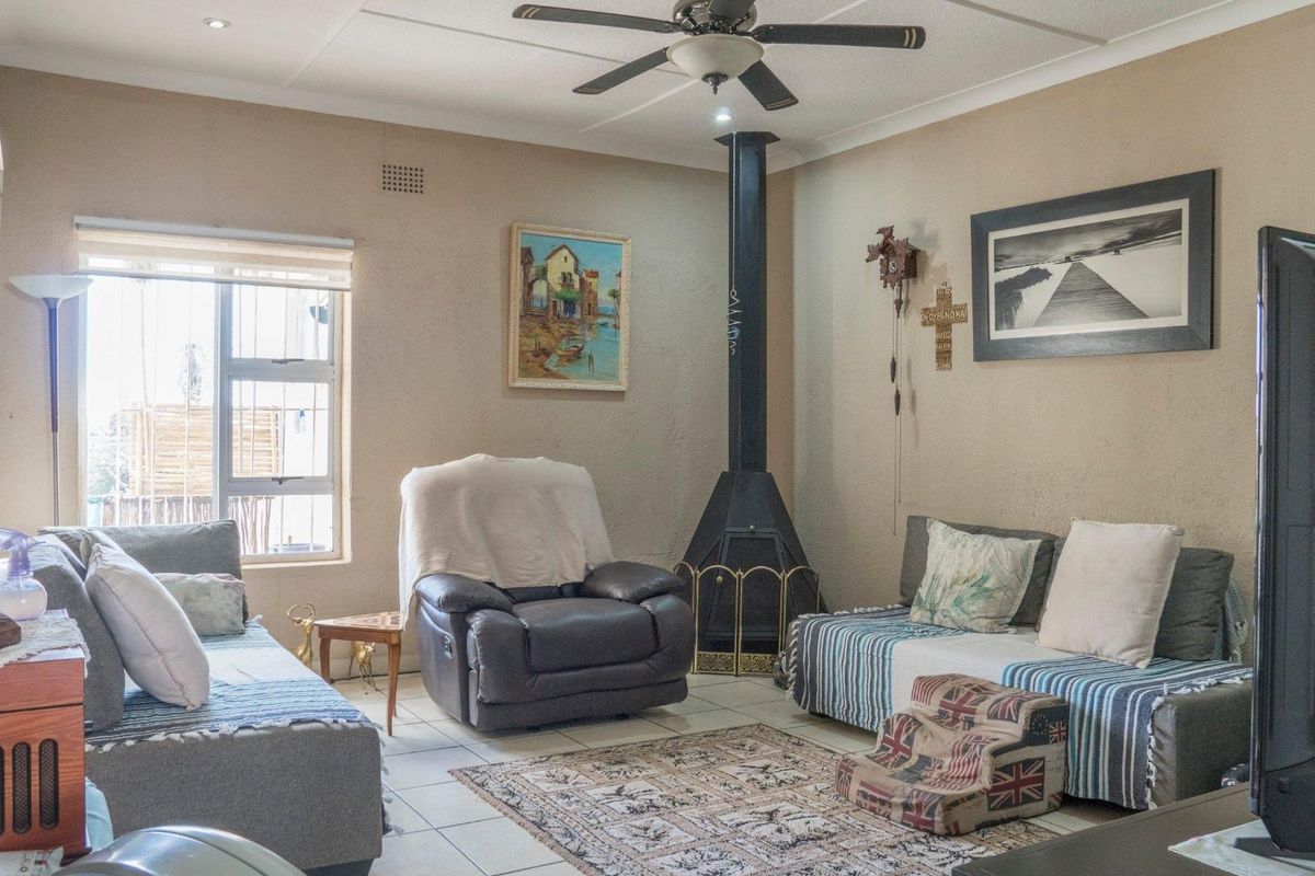 The most popular street in the SUBURB of SOLHEIM, lies this magnificent property with good views. - Photo 4