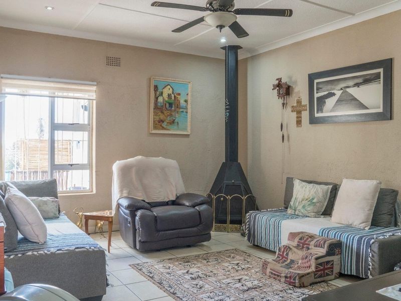 The most popular street in the SUBURB of SOLHEIM, lies this magnificent property with good views. - Photo 4