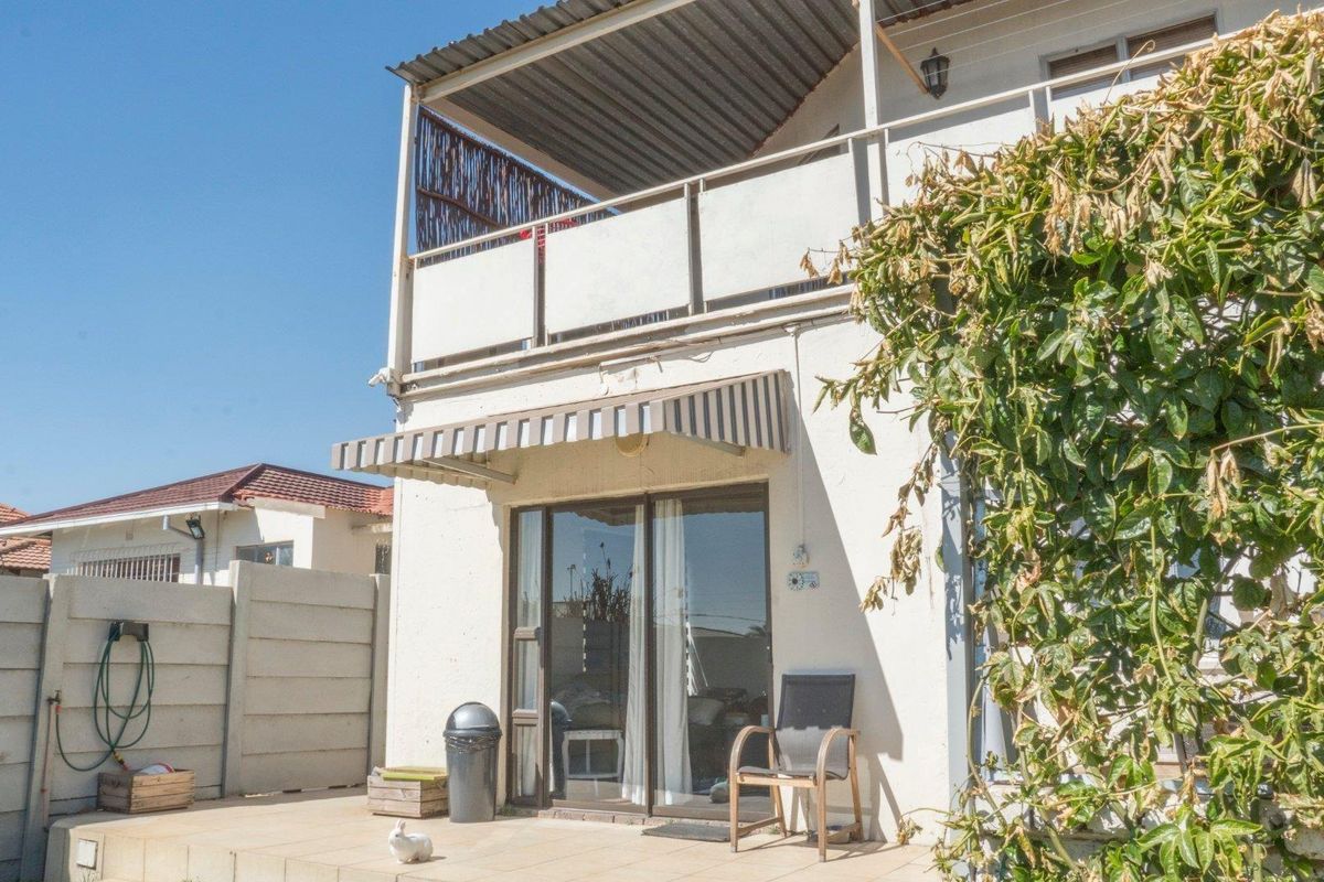 The most popular street in the SUBURB of SOLHEIM, lies this magnificent property with good views. - Photo 2