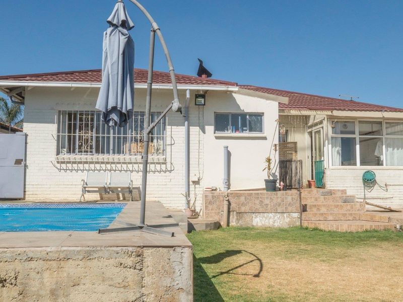 The most popular street in the SUBURB of SOLHEIM, lies this magnificent property with good views. - Photo 7