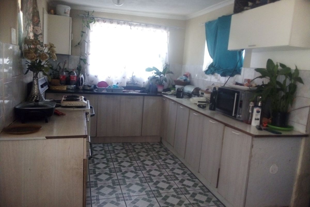 Calling investors, Multi tenanted property, in a prime area, of kensington. - Photo 3