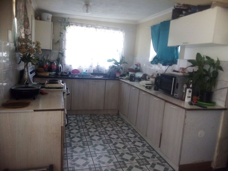 Calling investors, Multi tenanted property, in a prime area, of kensington. - Photo 3