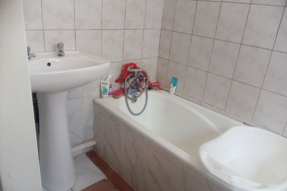 Calling investors, Multi tenanted property, in a prime area, of kensington. - Photo 5