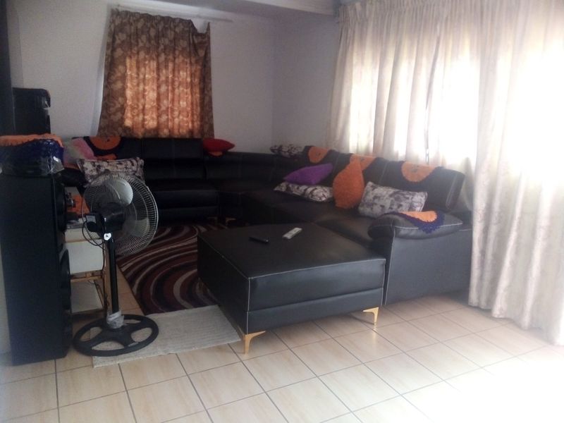 Calling investors, Multi tenanted property, in a prime area, of kensington. - Photo 7