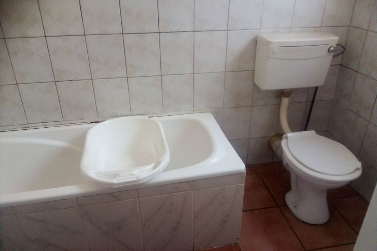 Calling investors, Multi tenanted property, in a prime area, of kensington. - Photo 4