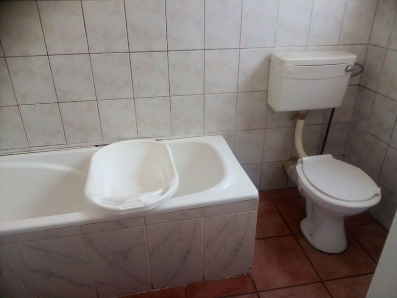 Calling investors, Multi tenanted property, in a prime area, of kensington. - Photo 4