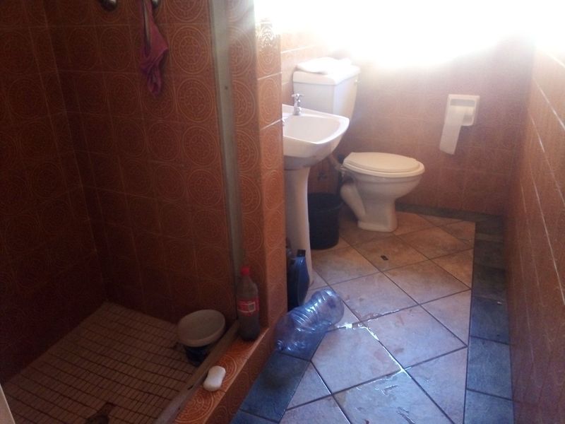 Huge stand, in the upmarket suburb of Bedford View on the Busy and Famous road Van Buuren Road. - Photo 10