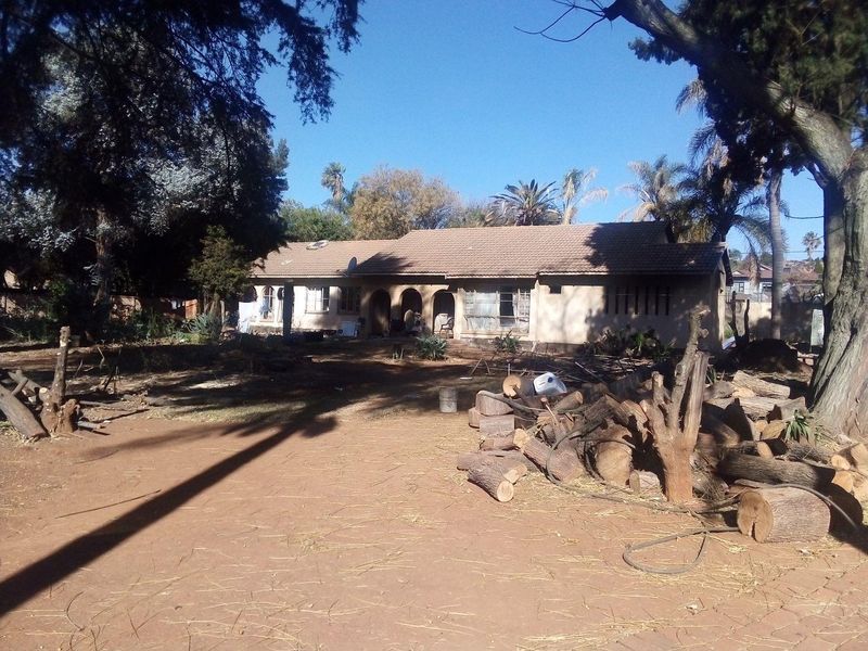 Huge stand, in the upmarket suburb of Bedford View on the Busy and Famous road Van Buuren Road. - Photo 5