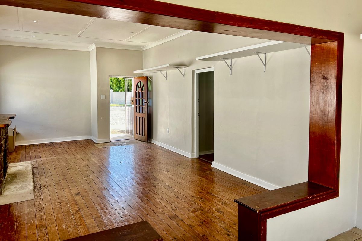 HERITAGE CHARM MEETS MODERN BUSINESS POTENTIAL - Photo 4