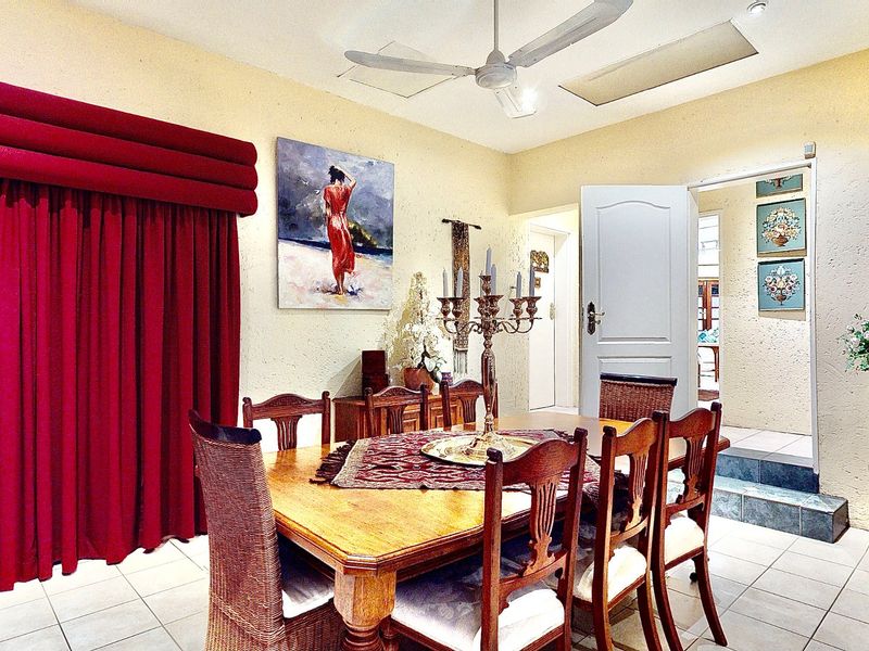 Private Ensuite Bedroom with lounge and Kitchen To Let at posh establishment in Bryanston - Photo 3