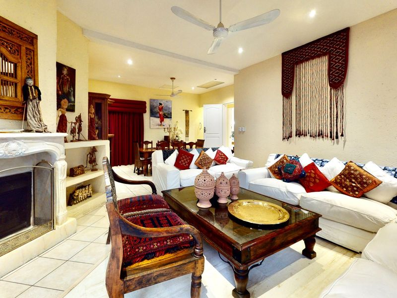 Private Ensuite Bedroom with lounge and Kitchen To Let at posh establishment in Bryanston - Photo 2