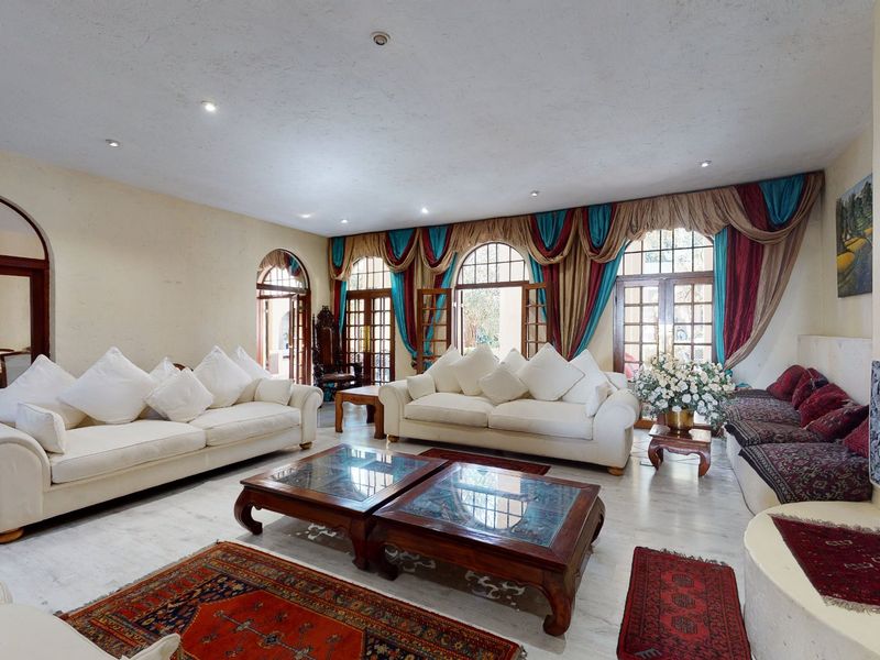 Private Ensuite Bedroom with lounge and Kitchen To Let at posh establishment in Bryanston - Photo 9