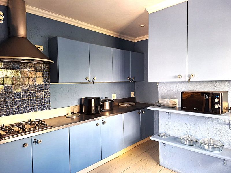 Private Ensuite Bedroom with lounge and Kitchen To Let at posh establishment in Bryanston - Photo 4