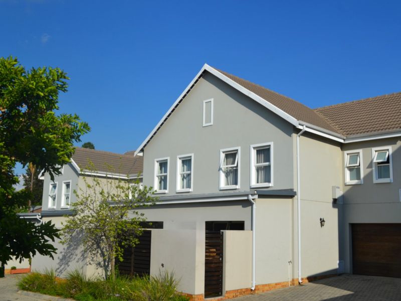 Stunning  3 Bedroom 2 Bathroom Duplex For Sale in Bryanston   - Photo 6